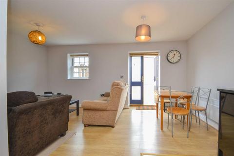 2 bedroom apartment to rent, Stuart Court, Copthorne, Shrewsbury
