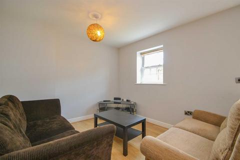 2 bedroom apartment to rent, Stuart Court, Copthorne, Shrewsbury