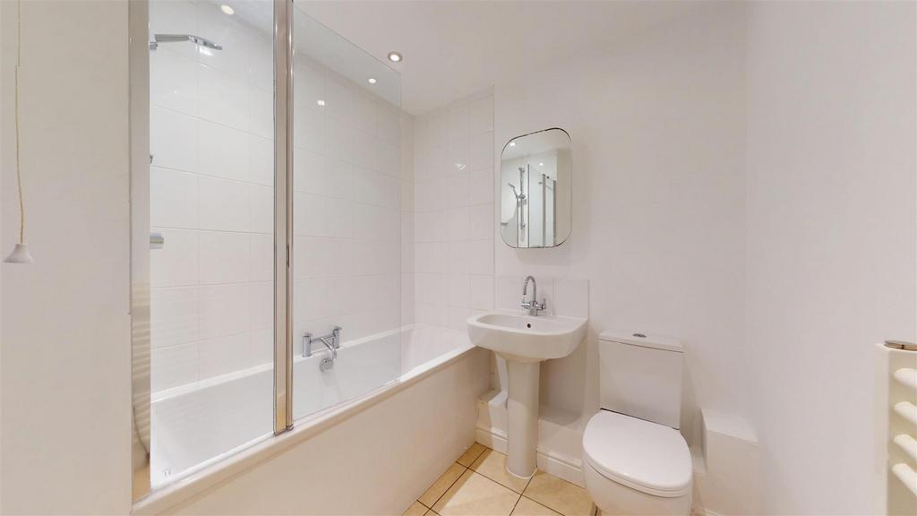 Stuart Court 2 Bathroom.jpg