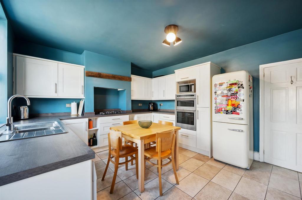 Breakfast Kitchen from front door.jpg