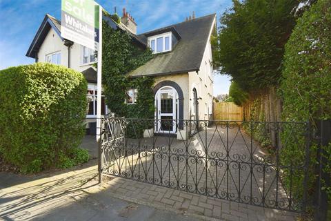 3 bedroom semi-detached house for sale, Laburnum Avenue, Garden Village, Hull