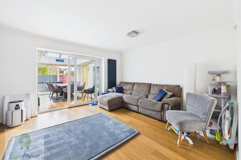 14 Galleon Way, Upnor, Rochester, ME2 4GX