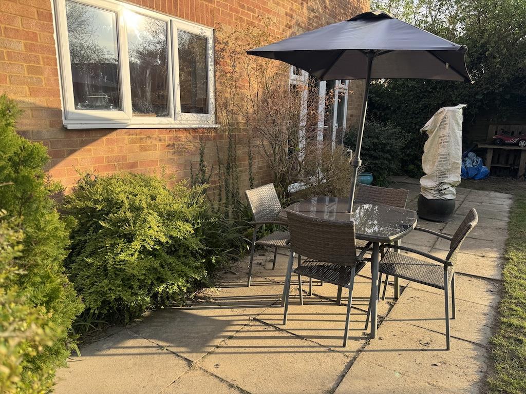 17 - Patio area.jpg