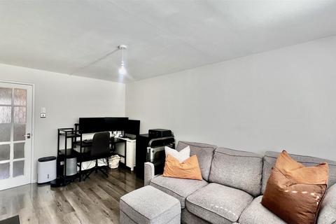 1 bedroom apartment for sale, Harewood Terrace, Norwood Green UB2