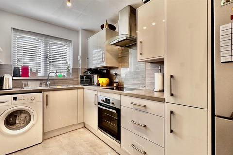 1 bedroom apartment for sale, Harewood Terrace, Norwood Green UB2