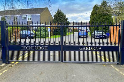 30 Edinburgh Gardens, Windsor, SL4 2AN