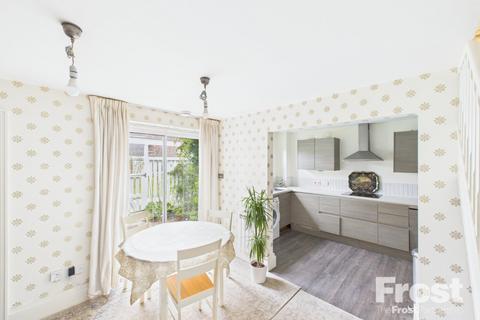 30 Edinburgh Gardens, Windsor, SL4 2AN