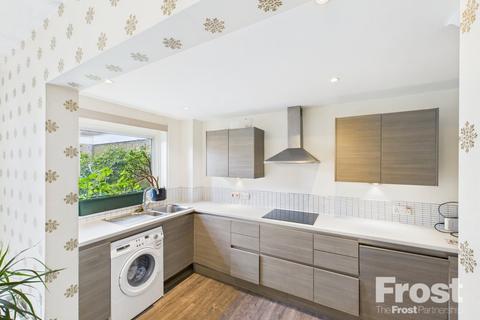 30 Edinburgh Gardens, Windsor, SL4 2AN