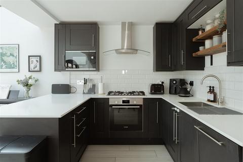 4 bedroom semi-detached house for sale, Sycamore Walk, Reigate
