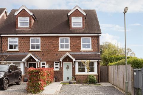 4 bedroom semi-detached house for sale, Sycamore Walk, Reigate