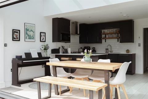 4 bedroom semi-detached house for sale, Sycamore Walk, Reigate