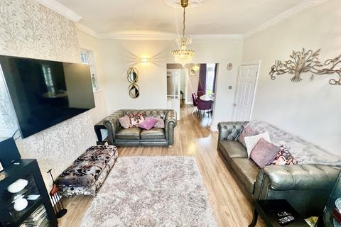 3 bedroom bungalow for sale, Whalebone Lane South, Romford, Essex, RM6