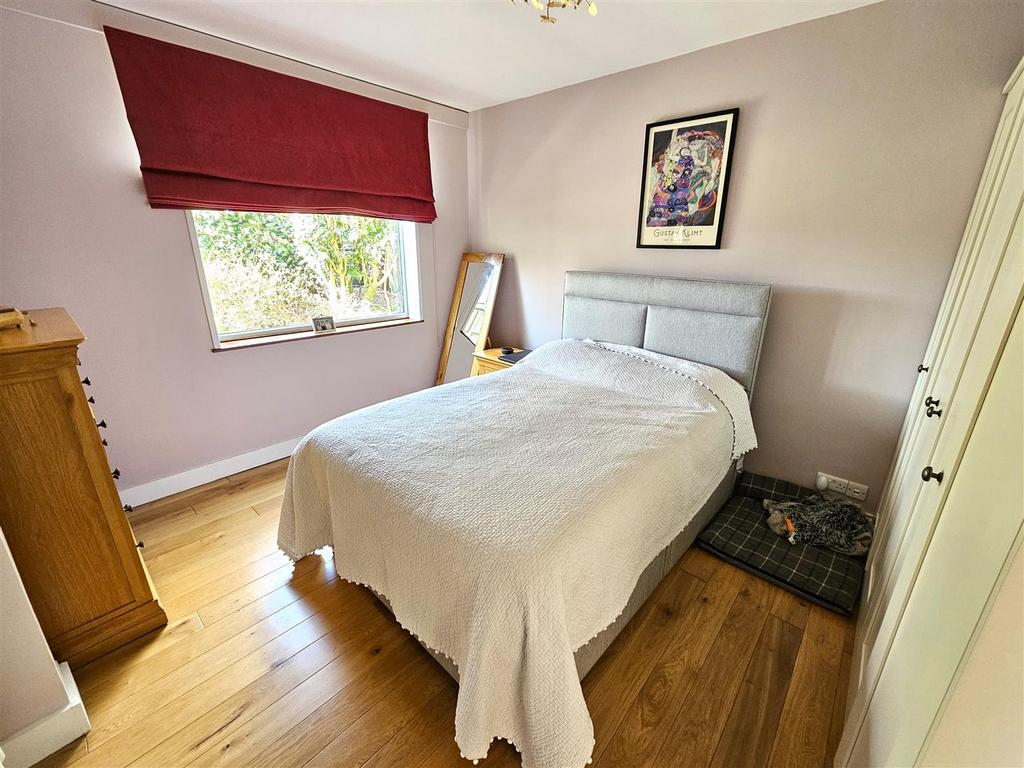 Bedroom 1.jpg