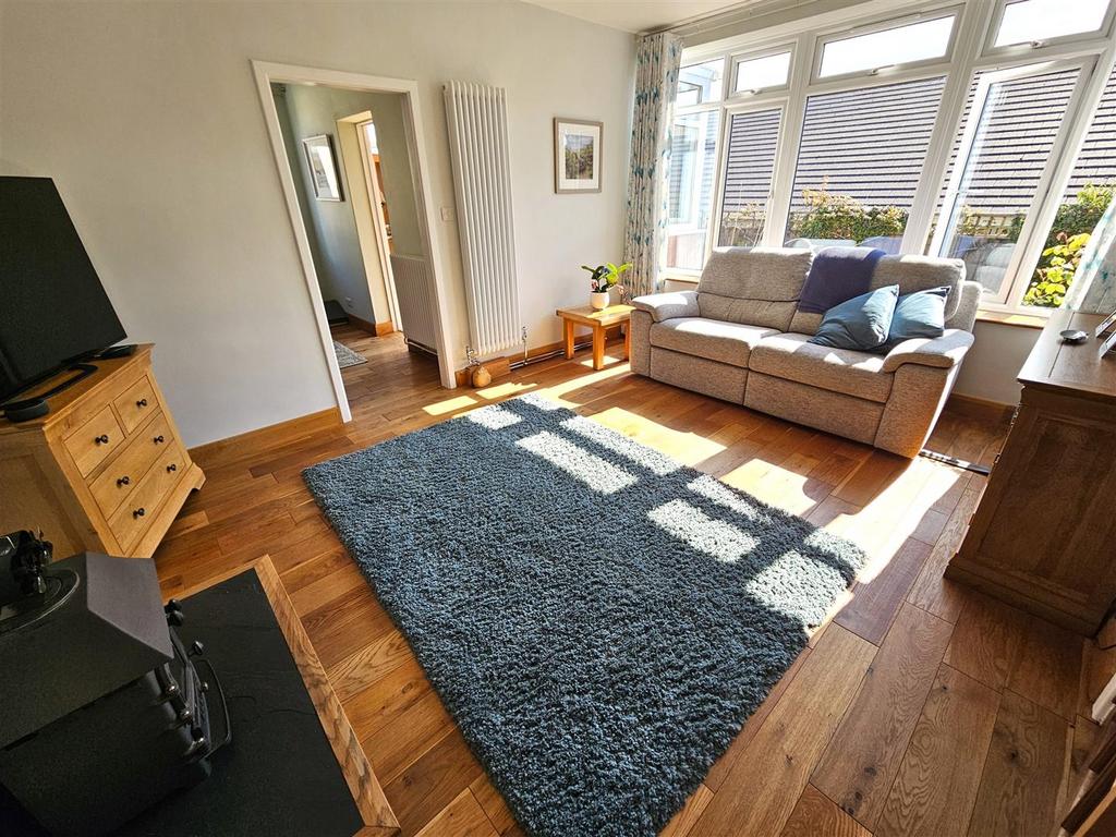 Living Room (2).jpg