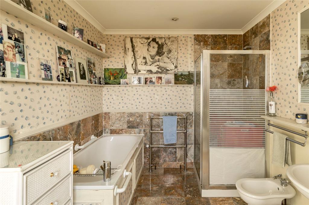 Ensuite