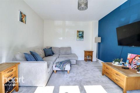 3 bedroom detached house to rent, Parker Drive, Basildon