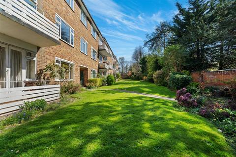 2 bedroom flat for sale, London Road, Guildford GU1
