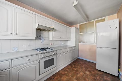 2 bedroom flat for sale, London Road, Guildford GU1