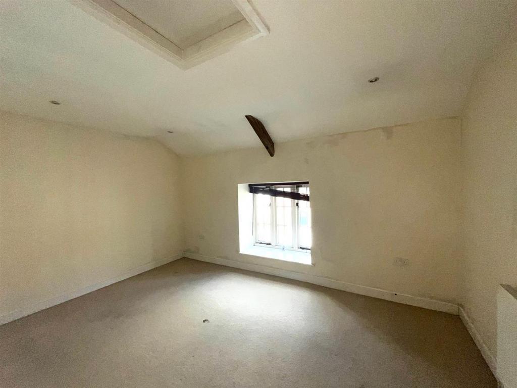 Bedroom 1.jpg