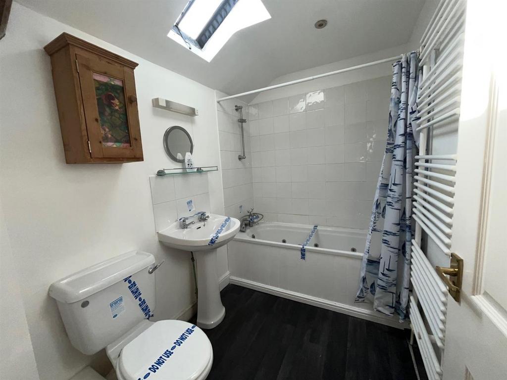 Bathroom.jpg