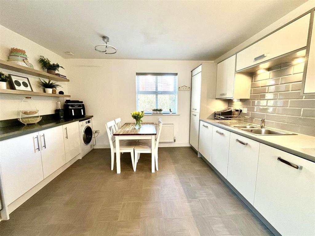 Cheney Road Misnter, 3 bed end-terrace for sale by