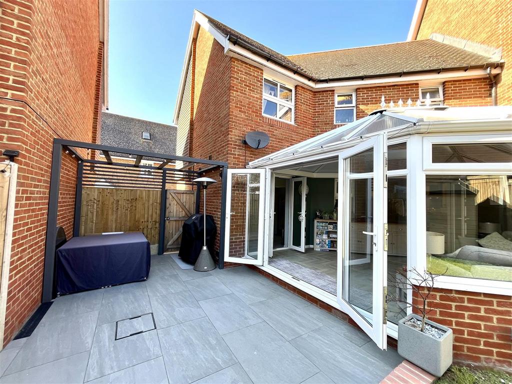 Cheney Road Misnter, 3 bed end-terrace for sale by