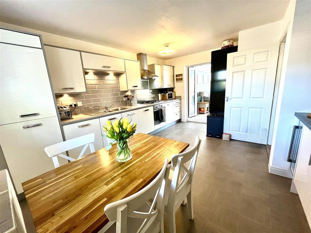 Cheney Road Misnter, 3 bed end-terrace for sale by