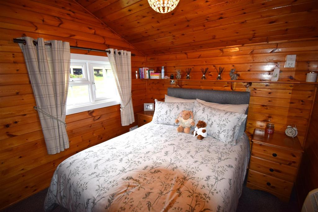 Bedroom 2.JPG