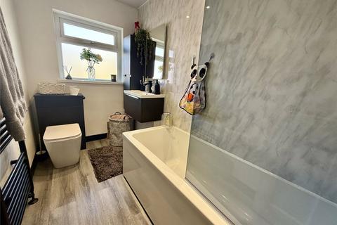 16 The Grove, Shaw, Oldham, OL2 7BH