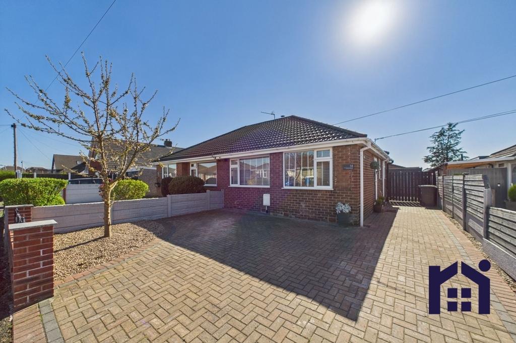 Claytongate, Coppull, PR7 4PS 2 bed semi-detached bungalow - £185,000