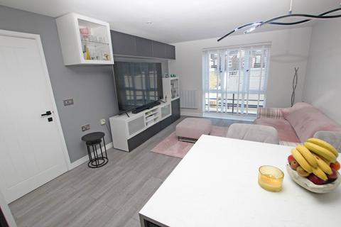 2 bedroom flat for sale, Susans Road, Eastbourne, BN21 3AG
