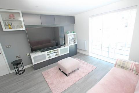 2 bedroom flat for sale, Susans Road, Eastbourne, BN21 3AG