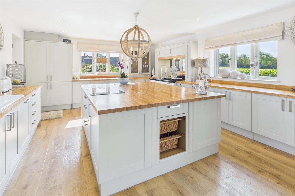 CAM02544 G0-PR0258-STILL008.jpg