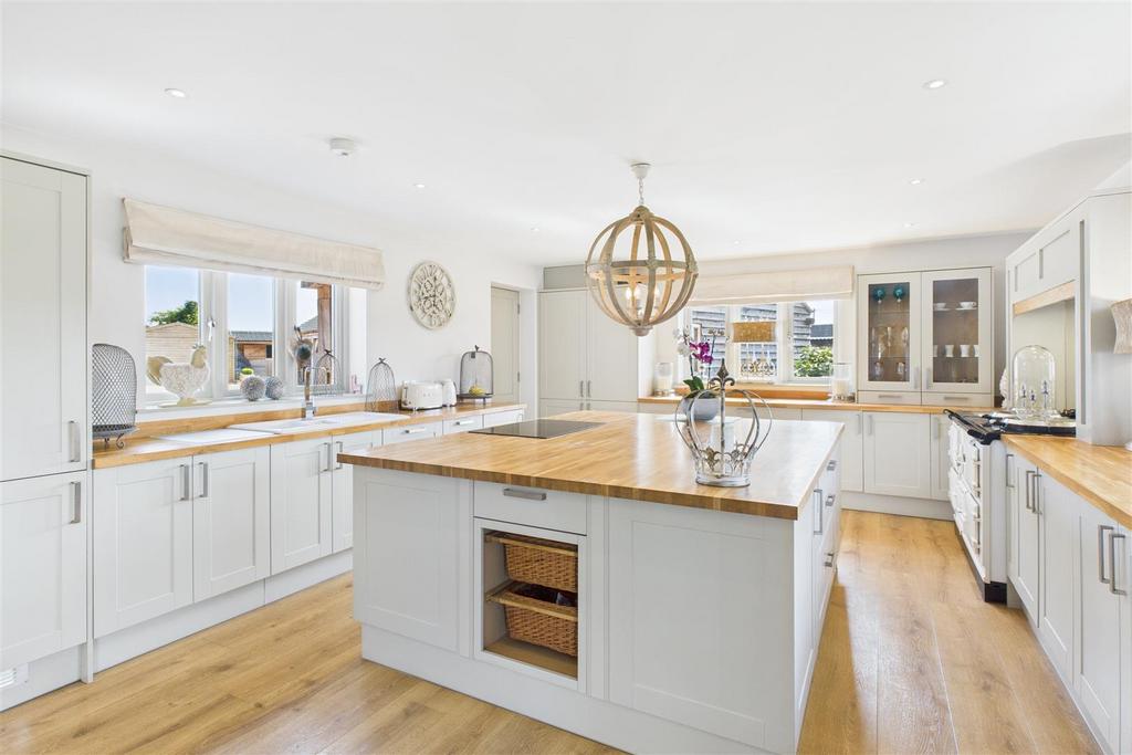 CAM02544 G0-PR0258-STILL009.jpg