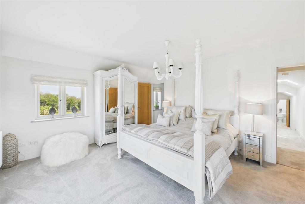 CAM02544 G0-PR0258-STILL013.jpg