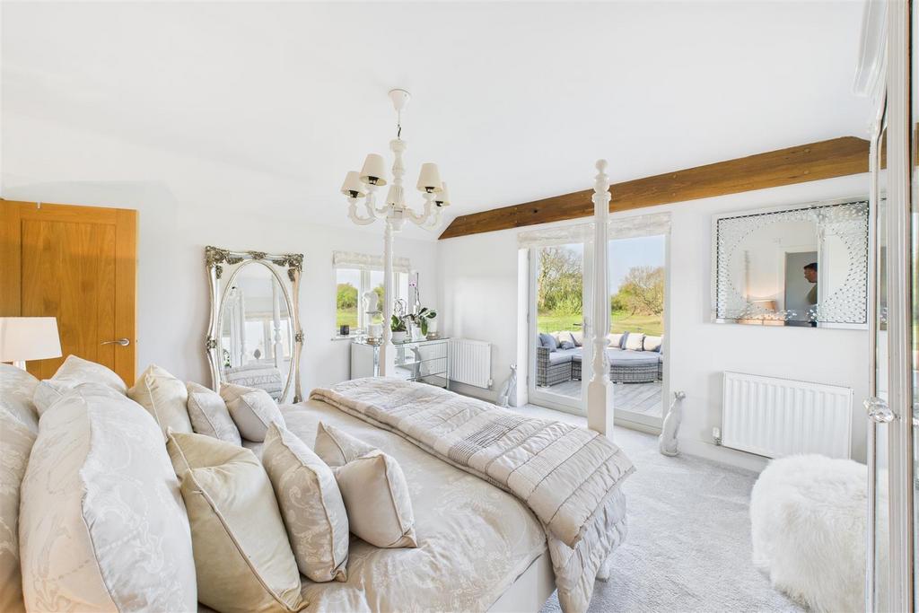 CAM02544 G0-PR0258-STILL014.jpg