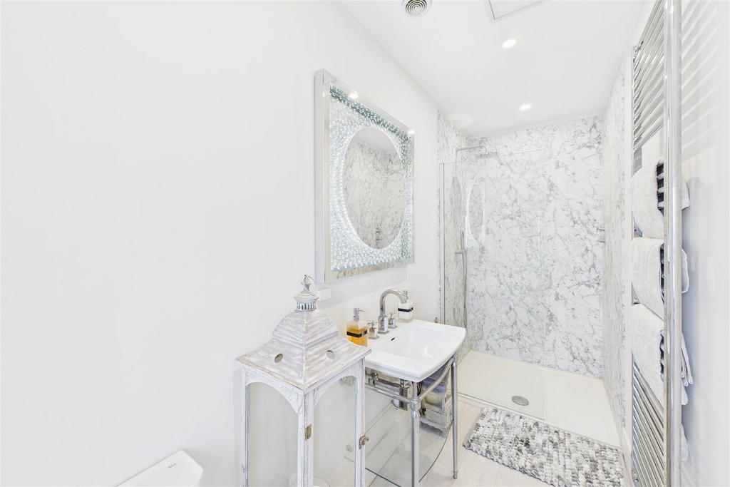 CAM02544 G0-PR0258-STILL015.jpg