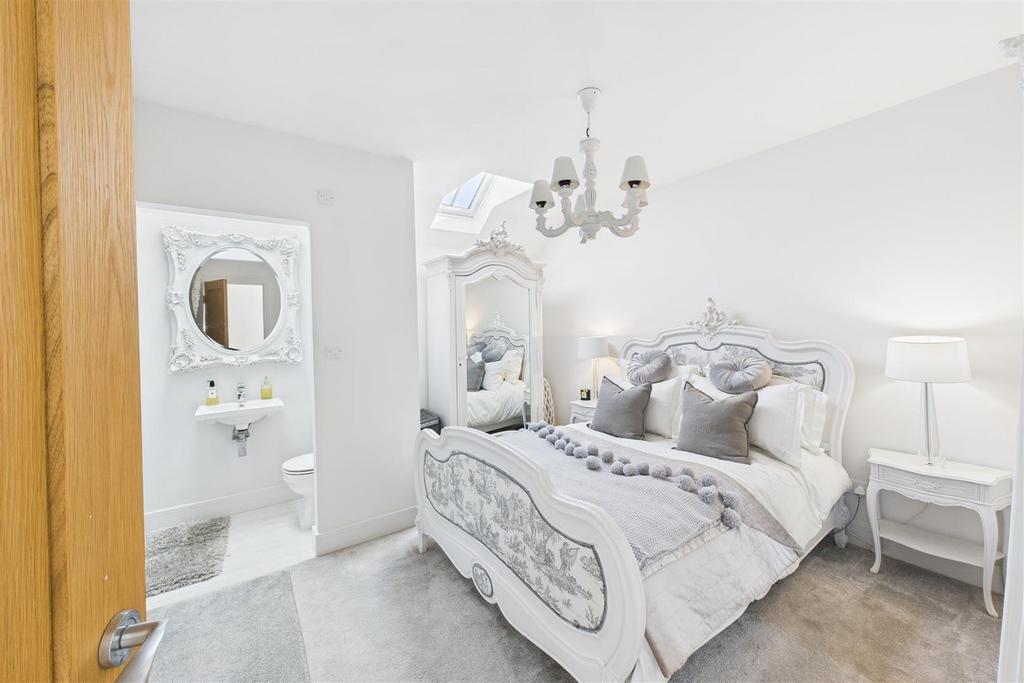 CAM02544 G0-PR0258-STILL016.jpg