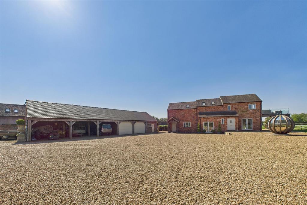 CAM02544 G0-PR0258-STILL021.jpg