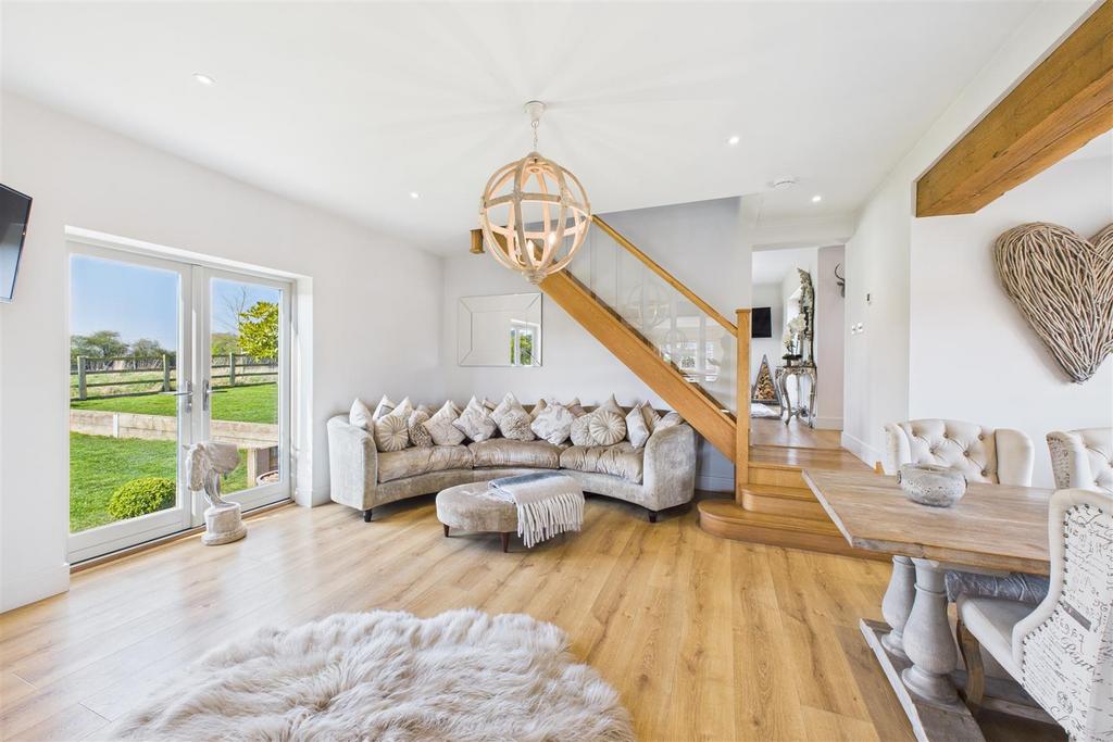 CAM02544 G0-PR0258-STILL005.jpg