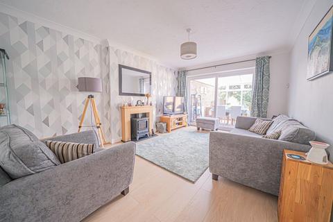 16 Hazel Grove, Hockley Heath, Solihull, B94 6QW