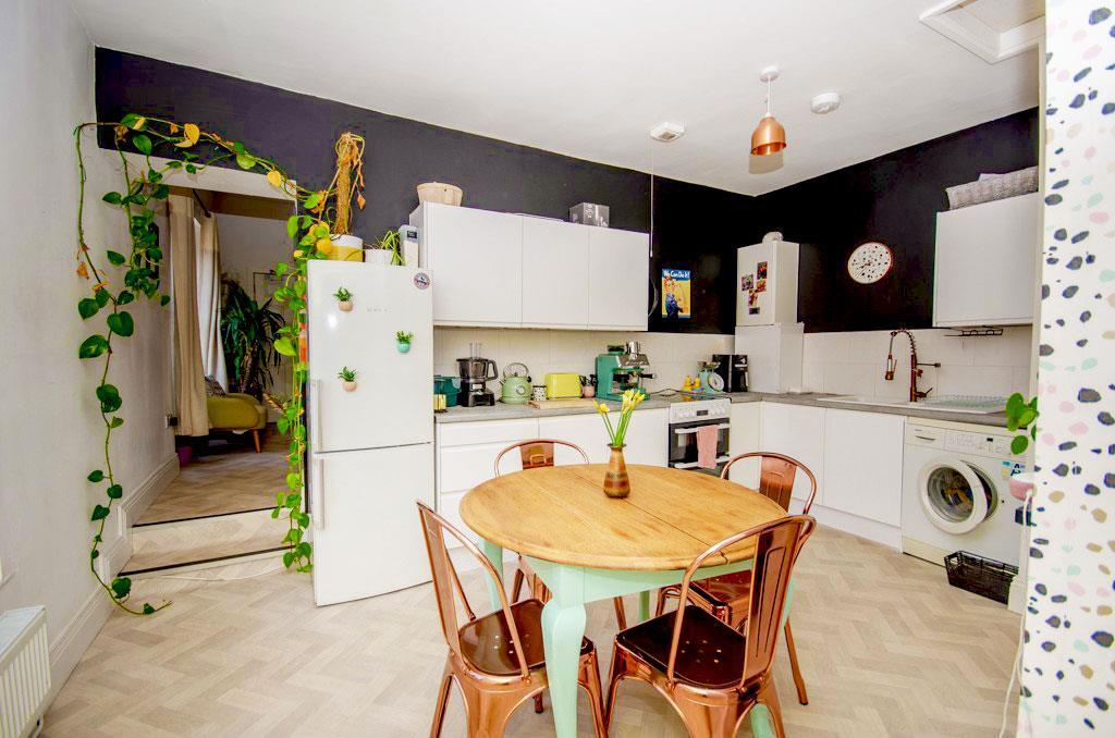 Kitchen pic 2.jpg