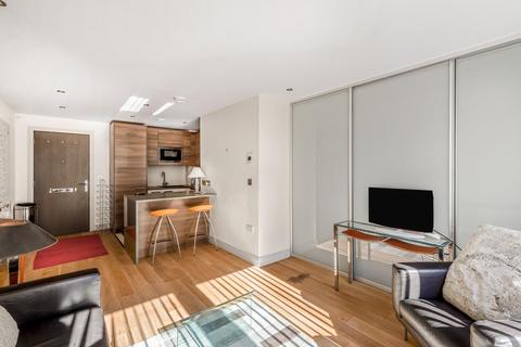 1 bedroom apartment for sale, Doulton House, Chelsea Creek SW6