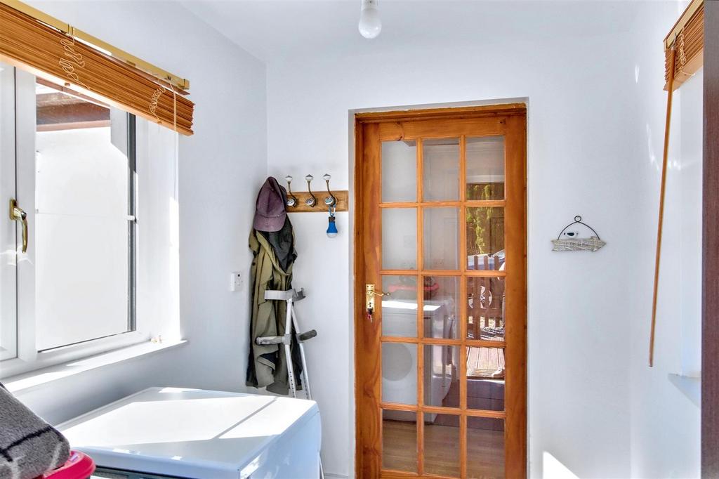 Porch/utility room