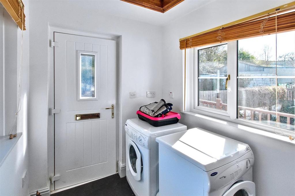 Porch/utility room