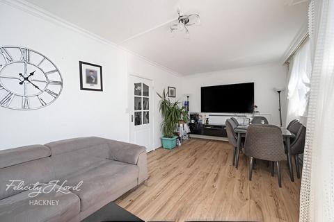 3 bedroom flat to rent, Paragon Road, LONDON