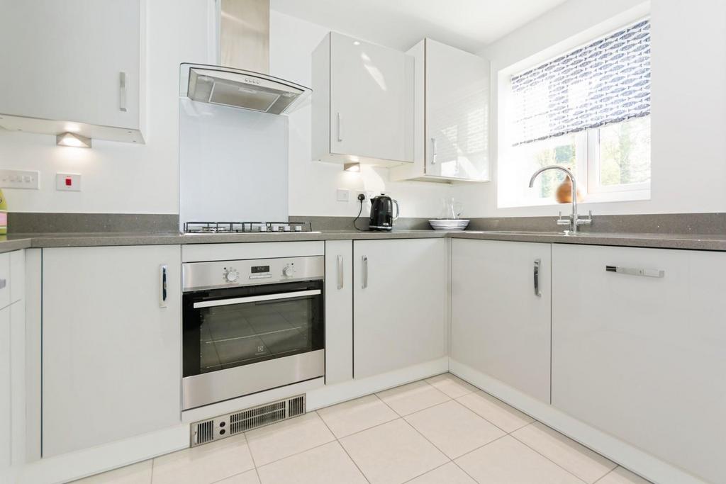 Kitchen 2.jpg