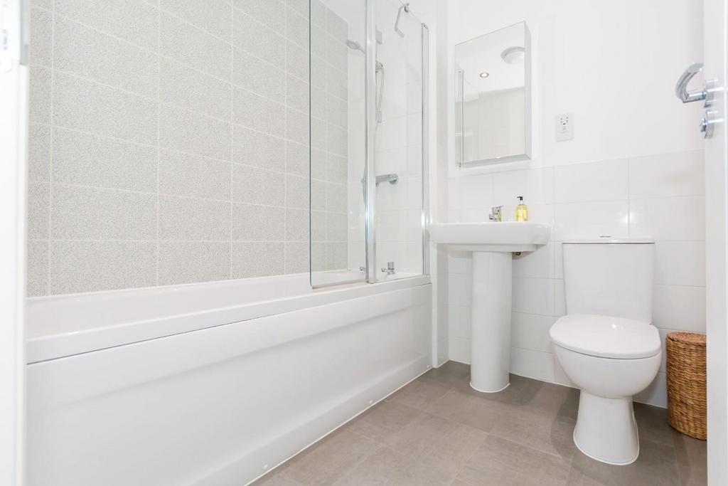 Bathroom 2.jpg