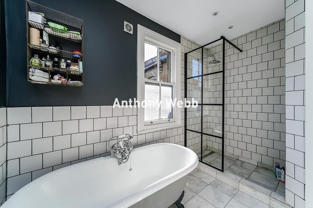 Bath/shower room