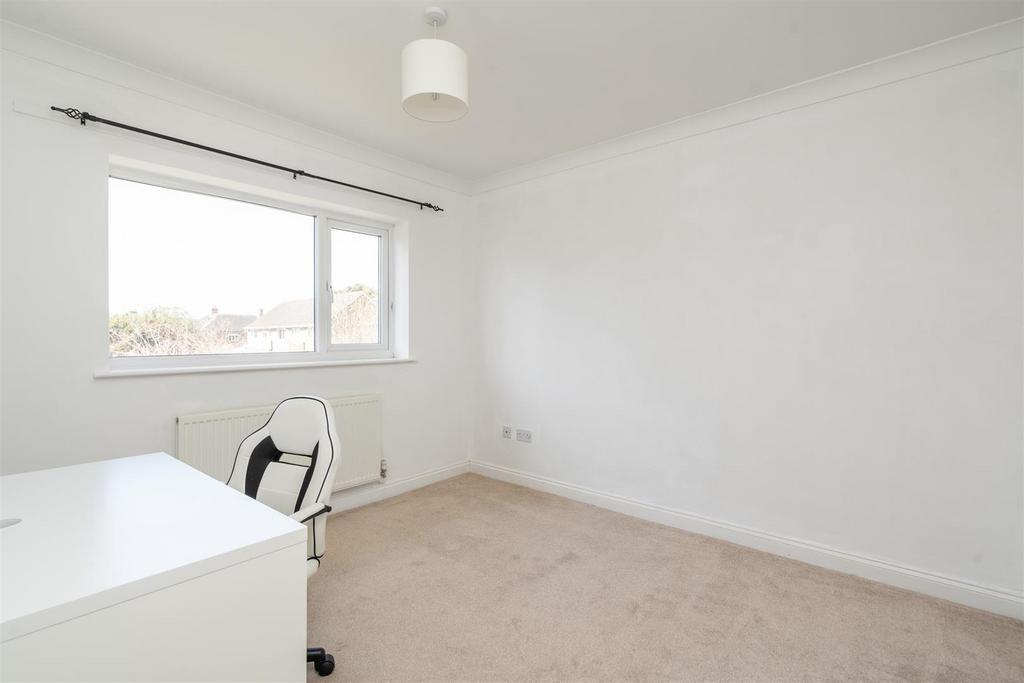 10 Milton Close 1.jpg
